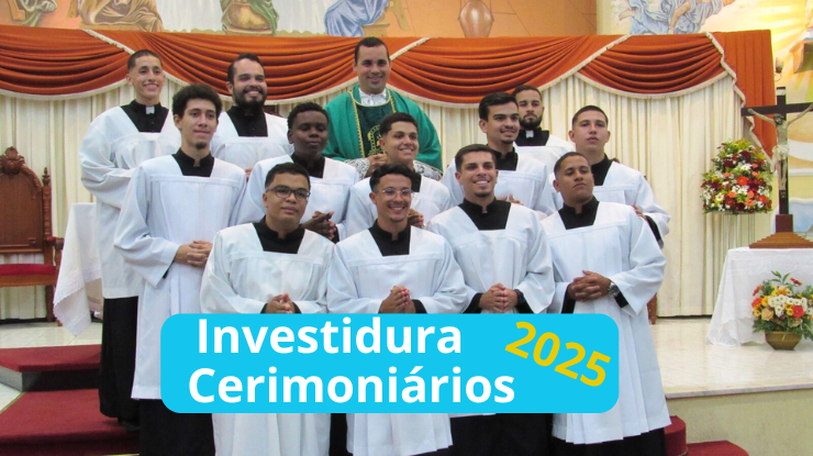 Novos cerimoniários com o padre Adriano Cézar e o cerimoniário responsável Wendell