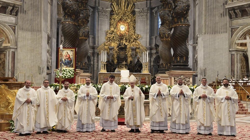 Missa com ordenações sacerdotais na Basílica de São Pedro2
