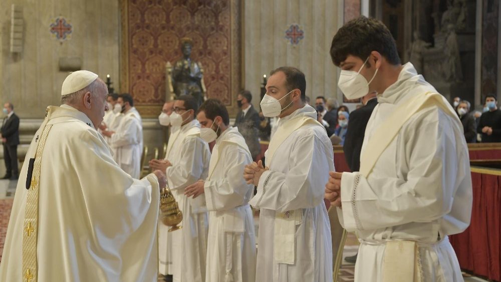 Missa com ordenações sacerdotais na Basílica de São Pedro4
