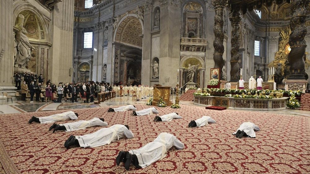 Missa com ordenações sacerdotais na Basílica de São Pedro9