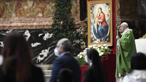 Francisco na missa especial dedicada aos pobres