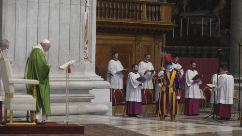Francisco na missa especial dedicada aos pobres