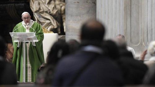 Francisco na missa especial dedicada aos pobres